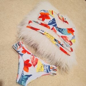 NWOT Hollister Bikkini Set Women's Size Small